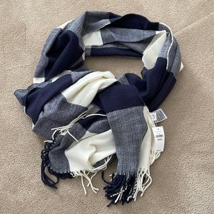 Gap - Navy/ Cream Scarf NWT